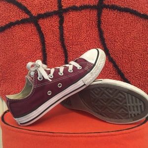 Converse Maroon/ Burgundy Low tops. Unisex.